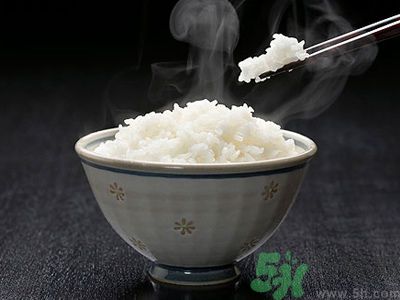 蒸飯?jiān)趺醋龊贸?？蒸飯要什么步驟?