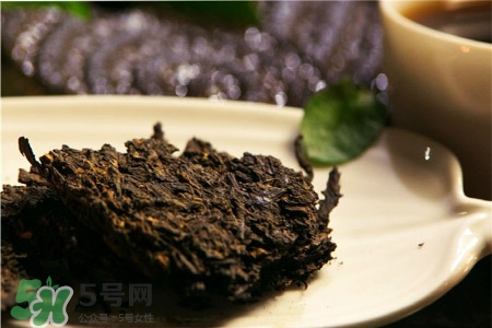 如何用紫砂壺泡茶？怎樣用紫砂壺泡茶？