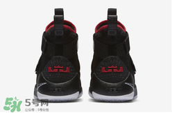 nike lebron soldier 11 bred多少錢？耐克士兵11黑紅配色專柜價(jià)格