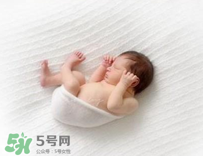 新生兒能用母乳洗臉嗎？新生兒能用母乳擦臉嗎？