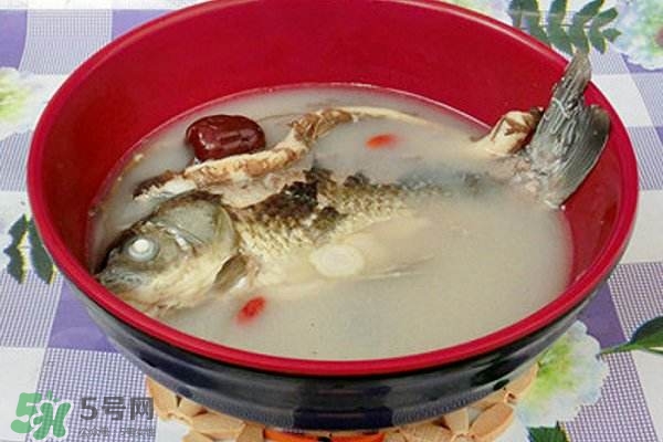 產(chǎn)婦鯽魚湯什么時候喝？產(chǎn)婦鯽魚湯放調(diào)料嗎？