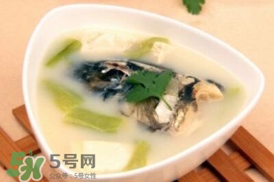 產(chǎn)婦鯽魚湯什么時候喝？產(chǎn)婦鯽魚湯放調(diào)料嗎？