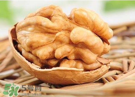 核桃磨成粉還有營養(yǎng)嗎？核桃粉和核桃哪個更好？