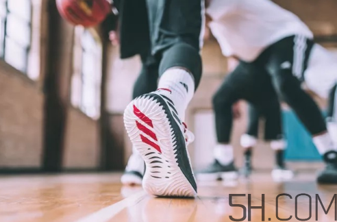 adidas dame 4多少錢？阿迪達(dá)斯利拉德四代上腳效果