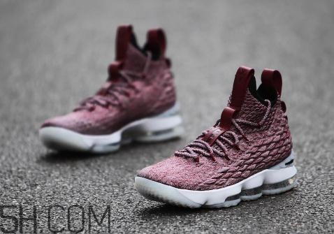 nike lebron 15 wine紅酒配色發(fā)售時間_多少錢？