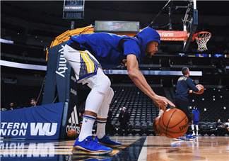 under armour curry 4 low勇士隊藍金配色會發(fā)售嗎？