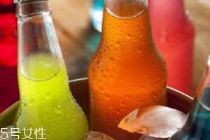 痛風得病為什么低齡化？過量飲用含糖飲料