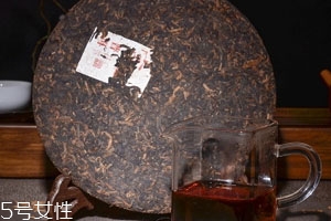 普洱茶茶餅怎么弄開 教你兩招小技巧