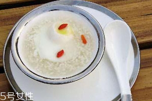 酒釀發(fā)霉了還能吃嗎 建議不要食用