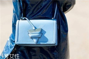 loewe是幾線品牌？時(shí)尚界的it bag