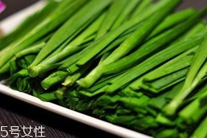 韭菜沒熟吃了會怎么樣？生韭菜很辛辣