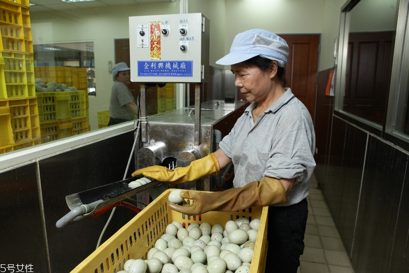 皮蛋味道怎么處理 怎么去除皮蛋的胺味道