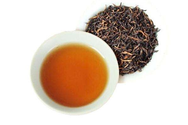 烏龍茶為什么叫青茶 因?yàn)檫@個(gè)特點(diǎn)