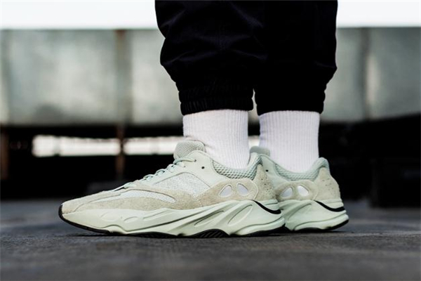 yeezy 700 salt海鹽開箱測評 上腳非常棒