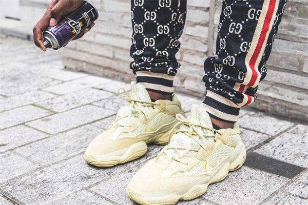 yeezy 500能用防水噴霧嗎 要選對種類