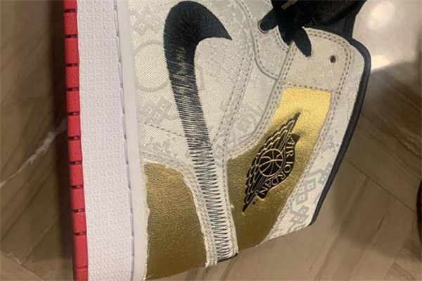 aj1白絲綢撕開來是什么樣的 aj1白絲綢怎么撕開