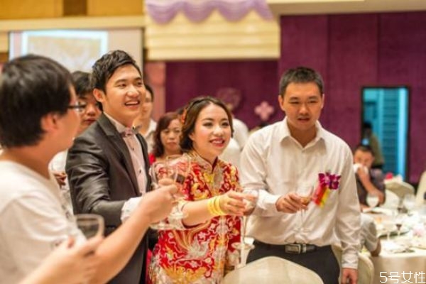 結婚辦酒席需要準備什么 辦結婚酒席提前做哪些準備