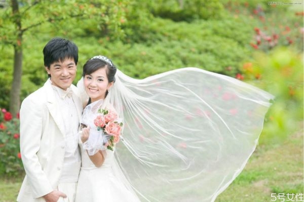 結(jié)婚紀念日是領(lǐng)證那天還是婚禮那天 結(jié)婚紀念日怎么過