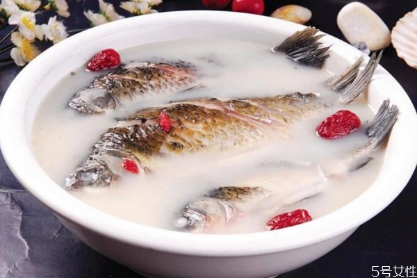 鯽魚(yú)湯怎么做好吃 鯽魚(yú)湯的簡(jiǎn)單做法