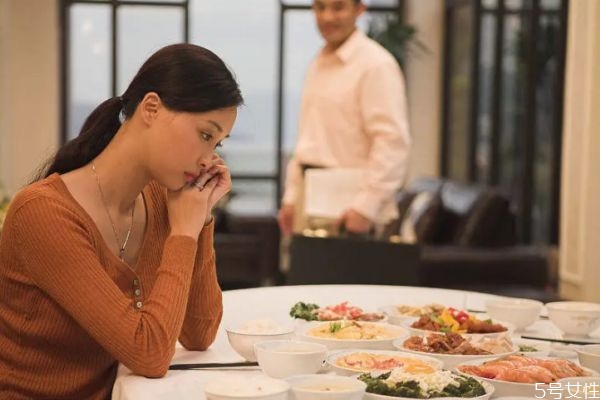 女人不信任男人的后果 女人對男人失望了表現(xiàn)