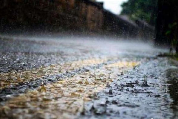 河南10個市縣5天降了一年的雨 長時間下雨會導(dǎo)致地面怎么樣