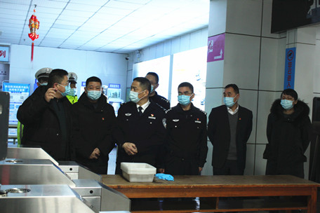 市公安局查北站春運(yùn)1(顧書燁)_副本.jpg 市公安局查北站春運(yùn)1(顧書燁)_副本.jpg